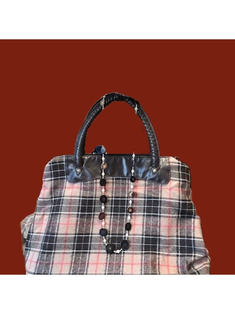 Woodsy Look featuring a spacious handbag, a trendy hat and coordinating necklace - Picture 3 of 4